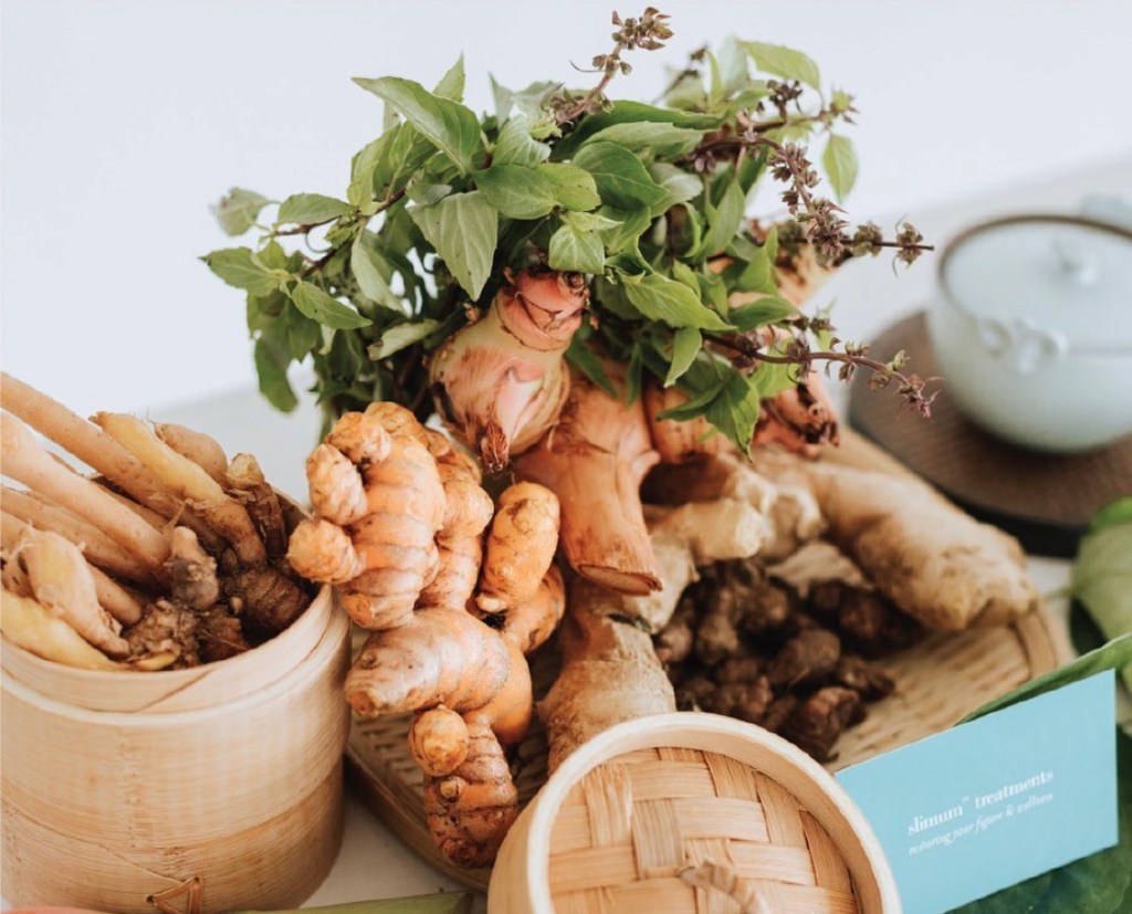 傳統馬來西亞人很注重「驅風」，調配肚mask和按摩油時加入大量薑，如老薑、南薑、薑黃、沙薑等。